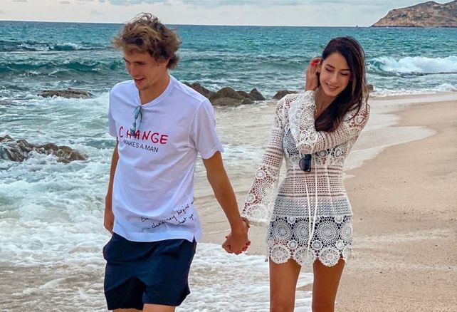 Una modelo anunció que tendrá un hijo con un tenista Top 10 pero que no compartirá la tenencia