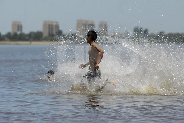 Continúa el alerta naranja y las altas temperaturas en la ciudad y región