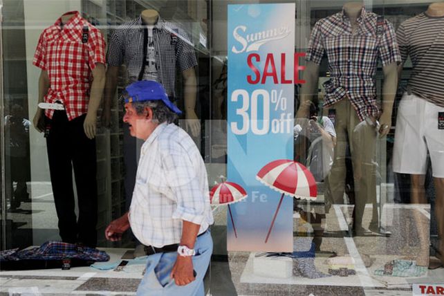 Arrancaron las liquidaciones en los locales de la peatonal santafesina