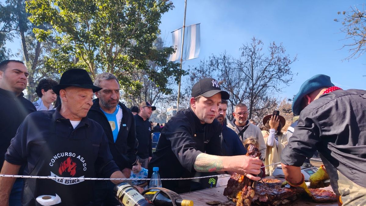 Ybarlucea: Miles de personas celebraron el 9 de Julio en la 9ª Fiesta del Asado a la Estaca