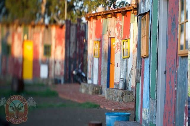 Un lujoso hotel que simula ser un asentamiento
