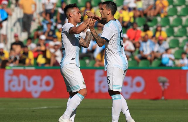 VIDEO: Paredes y Martínez se cruzaron por un penal y Scaloni los sacó