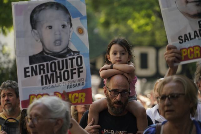 Multitudinaria marcha en Rosario a 48 años del golpe cívico militar