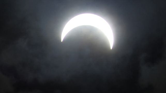 Se vio en todo el país el eclipse de sol anular, con mayor nitidez en la Patagonia