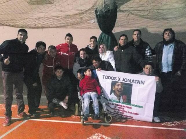 A la movida solidaria por Jonatan se sumaron vecinos y amigos.&nbsp;