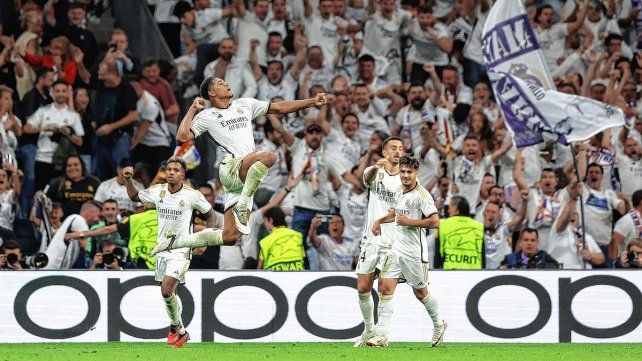 Jude Bellingham festeja el gol del Real Madrid.