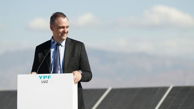 Adorni renunció a su cargo en el directorio de YPF.