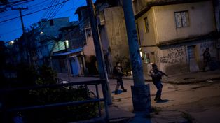 Más de mil policías y militares ocupan, sin disparar, favelas de narcos en Río de Janeiro