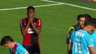 De no creer. Neicer Reasco vio la segunda tarjeta amarilla a los 43 minutos y su cara lo dice todo.