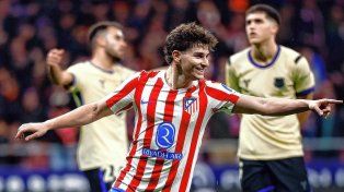 Con un tanto de Julián Álvarez Atlético Madrid goleó a Barcelona