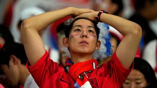 La TV china censura las imágenes de los hinchas porque no llevan barbijo