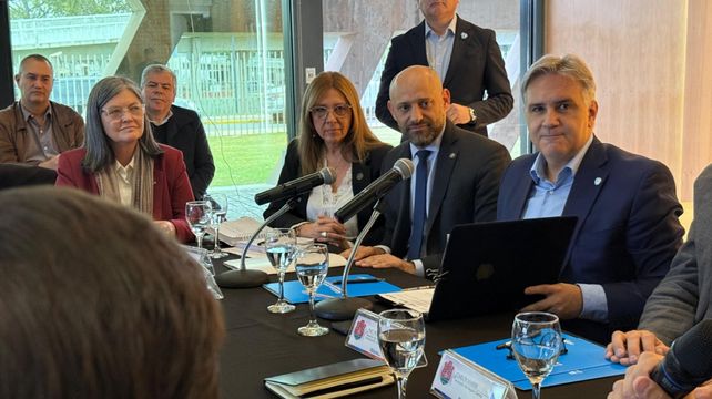 Santa Fe arma una gira por el puerto de Rosario