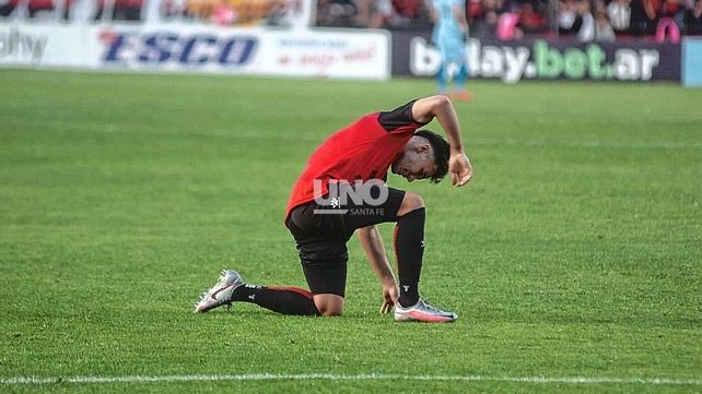 Colón empató con San Lorenzo sin abrir el marcador en un pobre partido disputado en el Brigadier López.