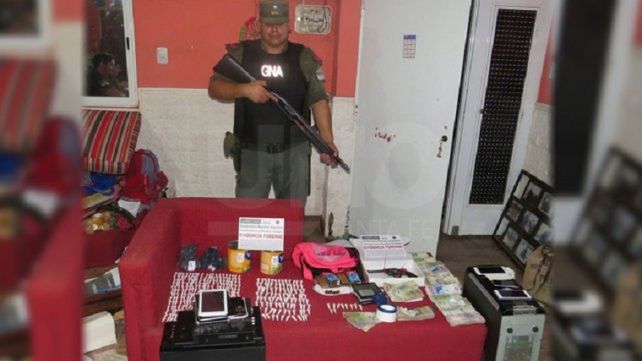 Desbarate. Parte de los elementos secuestrados en la vivienda del norte de la ciudad.&nbsp;