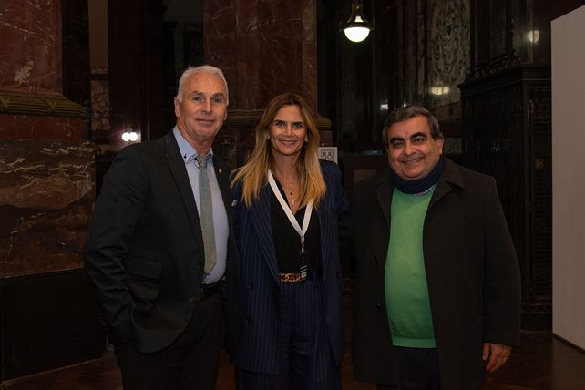 Se presentó en el ECU el libro Odontología por Expertos vol. 2