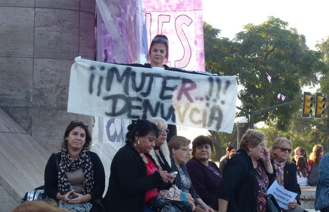 Cómo fue la primera marcha Ni Una Menos en Rosario: miles de mujeres con demandas todavía vigentes