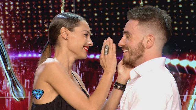 Pampita reveló que decía la carta que le envió Fede Bal junto a un ramo de flores