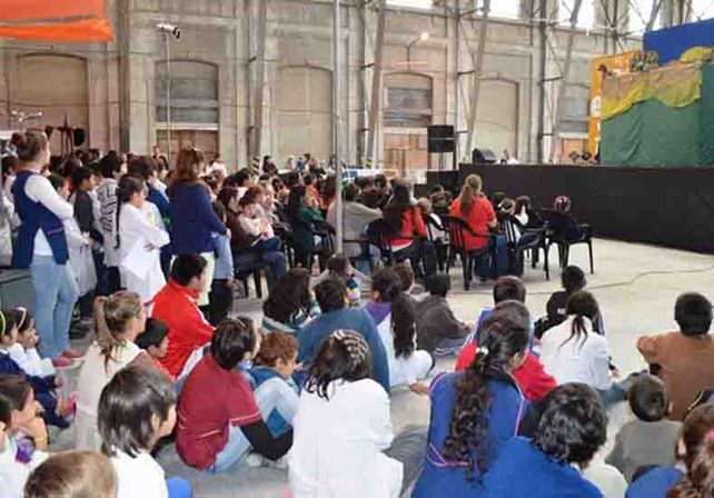 Si llevas un libro viajas gratis en cole hasta la estación Belgrano