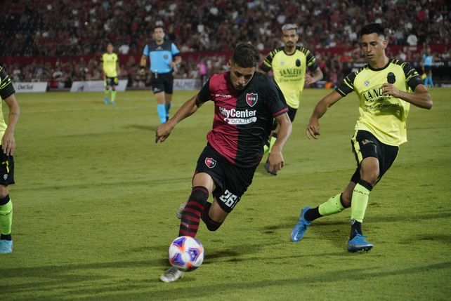 Newells venció 1 a 0 a Barracas Central y sumó su cuarto triunfo consecutivo en el Coloso
