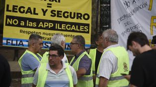 Mientras las app ilegales hacen pie en Rosario
