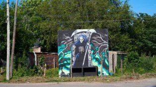 Un mural de San La Muerte es la postal del femicidio de Susana Mena en barrio Gráfico de Rosario &nbsp;