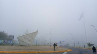 El tiempo en Rosario: lunes otra vez con neblina, pero la tarde sería más agradable