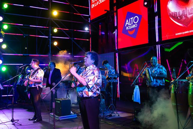 Los Palmeras hicieron vibrar a Rosario en el cierre de los festejos por los 20 años de Alto Rosario