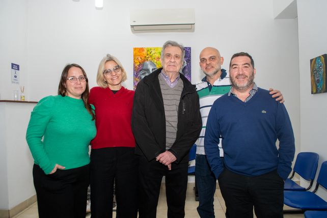 María Gaudio, Natalia Miklikowski, Charly , Cristian Arce y Gabriel Militello  