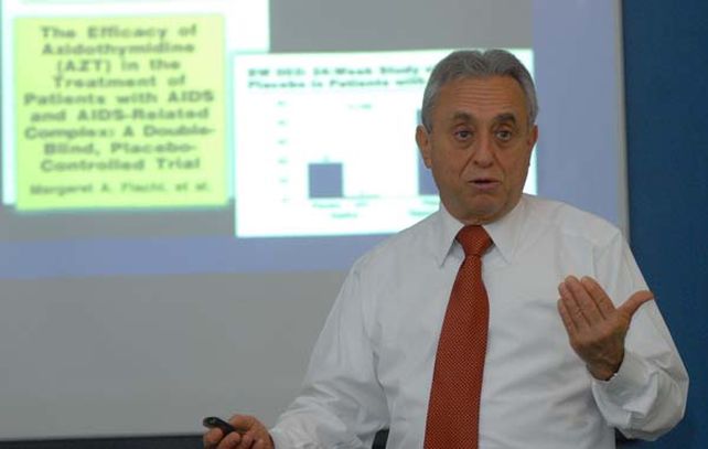Pedro Cahn en el taller para periodistas que se llevó a cabo ayer en la sede de la Fundación Huésped