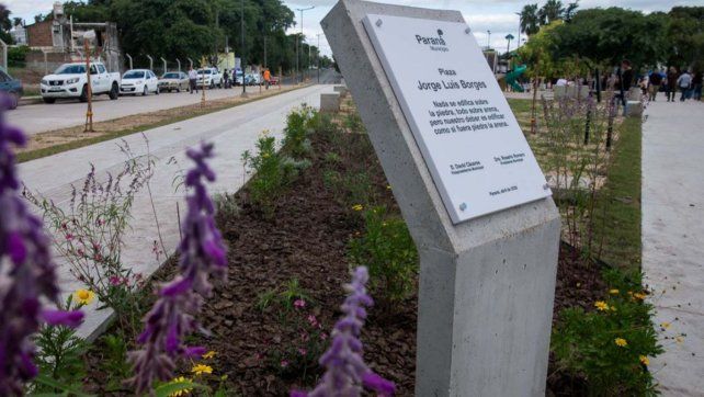 La Vecinal Pellegrini busca convertir la Plaza Borges en un punto de encuentro para emprendedores.