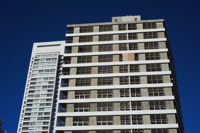 Siete consorcios de edificios rosarinos registraron cheques sin fondos por más de 250 millones