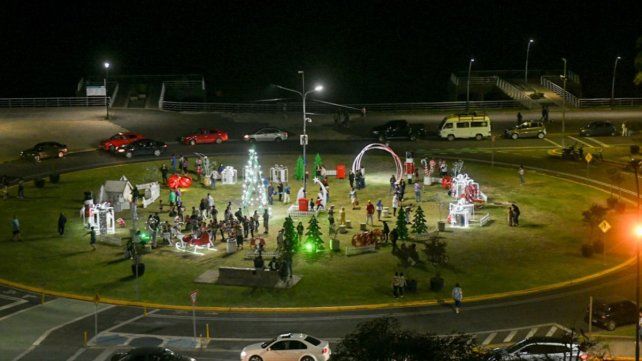 Inauguran el Paseo Navideño en la Plaza de las Colectividades