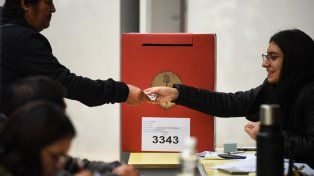 Tucumán vota para gobernador y vicegobernador. Los principales candidatos son el actual vicegobernador Osvaldo Jaldo, Roberto Sánchez y Ricardo Bussi&nbsp; 