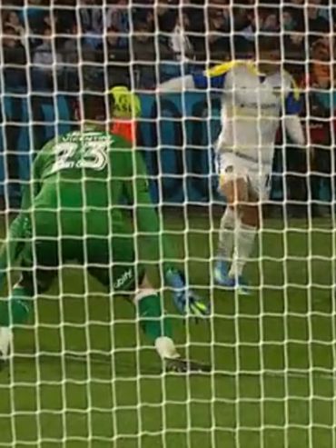 Los goles de Tomás Badaloni ya van a venir: tuvo dos claras en momentos clave y las desperdició