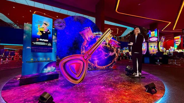 El City Center festejó junto al humor de Eber Ludueña