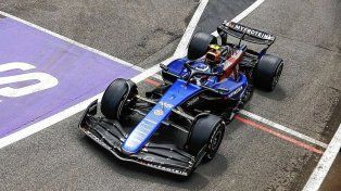 El piloto argentino giró durante 24 vueltas sobre el mítico trazado de SIlverstone.