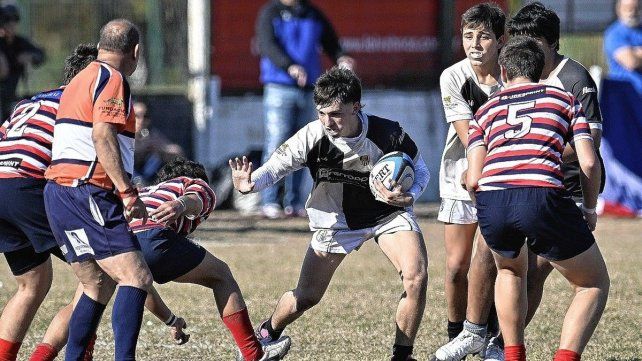 En El Plumazo jugaron las juveniles de Santa Fe RC y Estudiantes por el Torneo Dos Orillas.