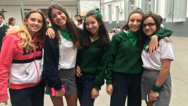 Aborto: alumnos de un colegio católico de la zona sur se manifestaron a favor