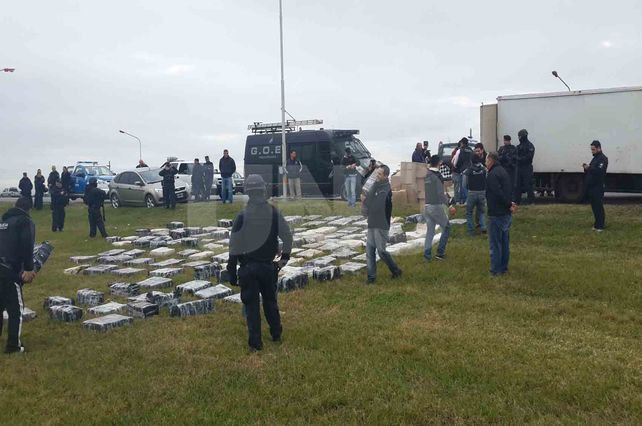 Secuestraron más de dos toneladas de marihuana a la altura de la Autopista Santa Fe - Rosario