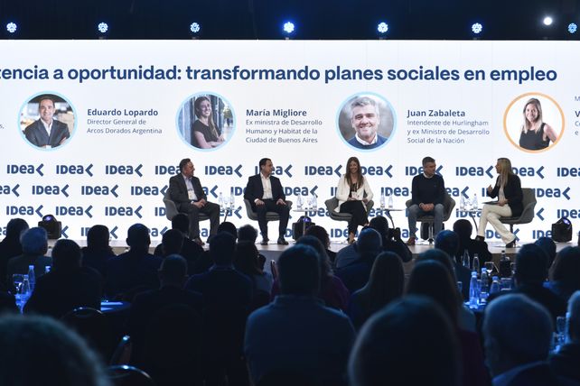 Los planes sociales y el empleo formaron parte del debate empresario.