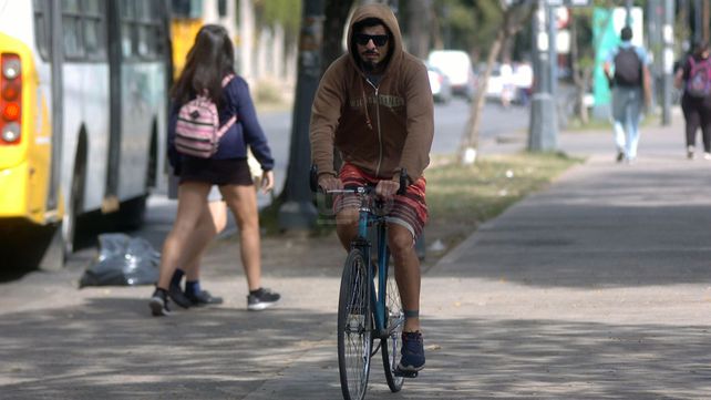 Martes fresco pero con sol pleno en la ciudad de Santa Fe