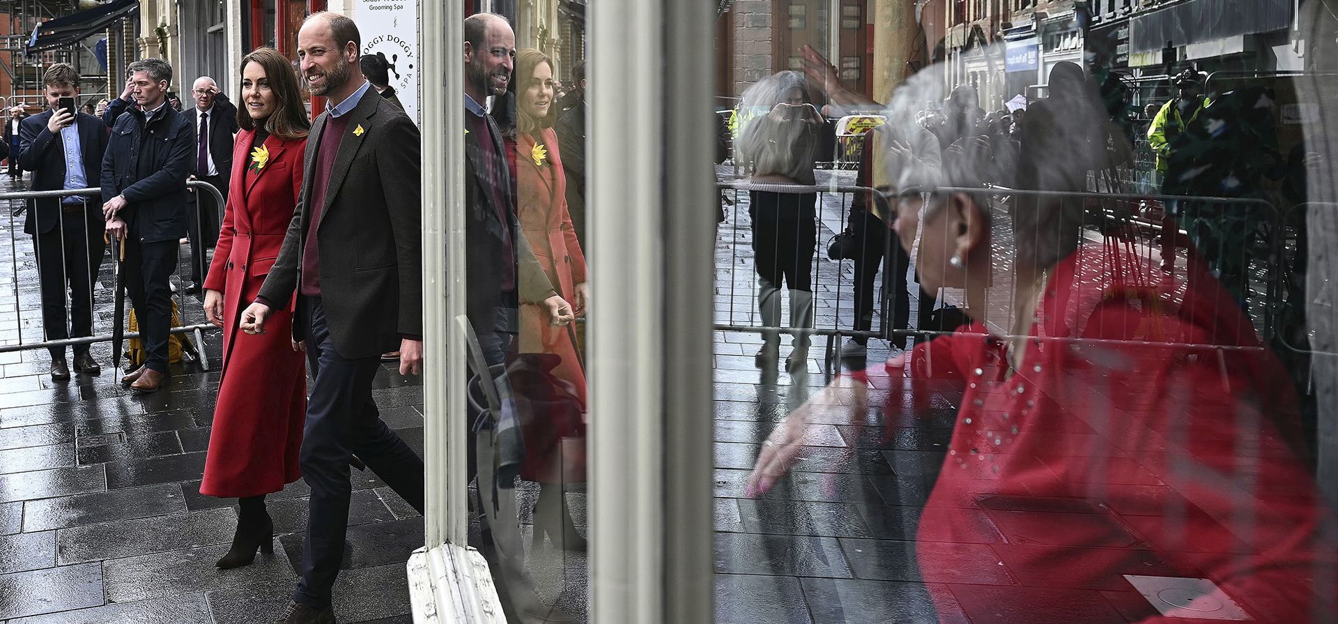 El príncipe Guillermo de Inglaterra y Kate, princesa de Gales, se reúnen con personas que les desean lo mejor durante una visita al mercado de Pontypridd, en el sur de Gales, el miércoles 26 de febrero de 2025. (Ben Stansall/Pool Photo via AP) El príncipe Guillermo de Inglaterra y Kate, princesa de Gales, se reúnen con personas que les desean lo mejor durante una visita al mercado de Pontypridd, en el sur de Gales, el miércoles 26 de febrero de 2025. (Ben Stansall/Pool Photo via AP)