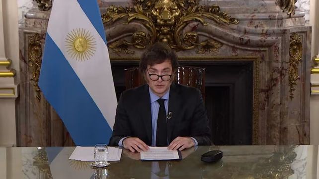 Javier Milei utilizará la cadena nacional para hablar del fallo de la Justicia de Estados Unidos.
