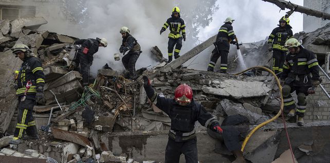 Una escuela destruida después de un ataque en Kharkiv