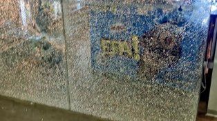 Balearon una estación de servicio y dejaron un mensaje para Di María