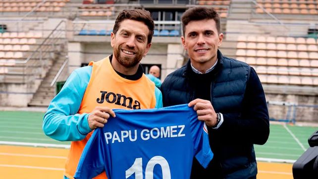 Papu Gómez con la camiseta núm