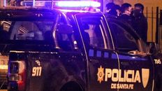 Irrumpen armados en la casa y matan a tiros al Chivo Saravia, ex jefe de la barra de Newells Irrumpen armados en la casa y matan a tiros al Chivo Saravia, ex jefe de la barra de Newells