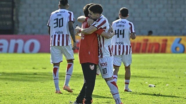 Instituto venció a Riestra y se acerca a la zona de clasificación