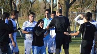 Esta mujer me salvó la vida, el agradecido gesto de un futbolista a la médica que paró el partido