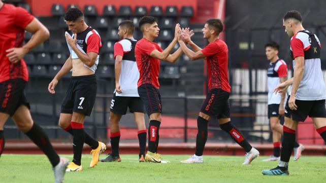 Newells fue contundente ante Patronato y lo goleó 3 a 0 en el Coloso Marcelo Bielsa.